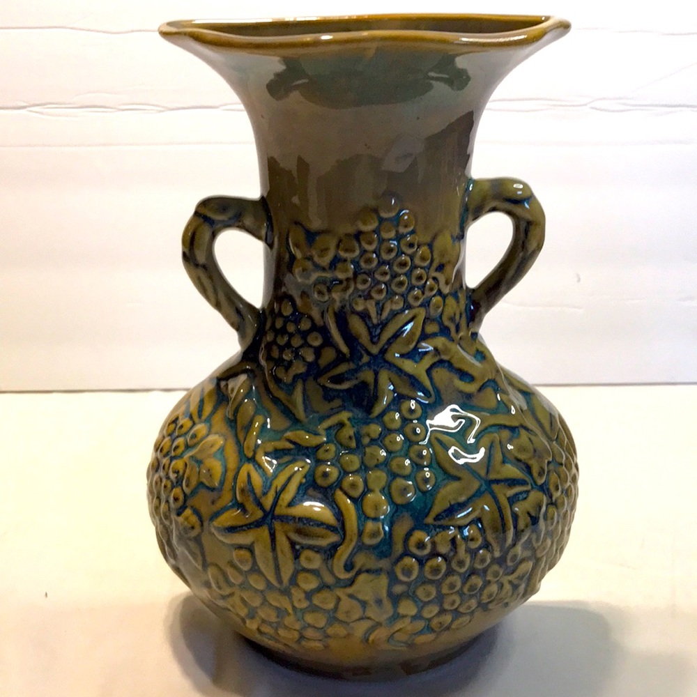 Vintage Formalities by Baum Bros. wall-pocket vase.